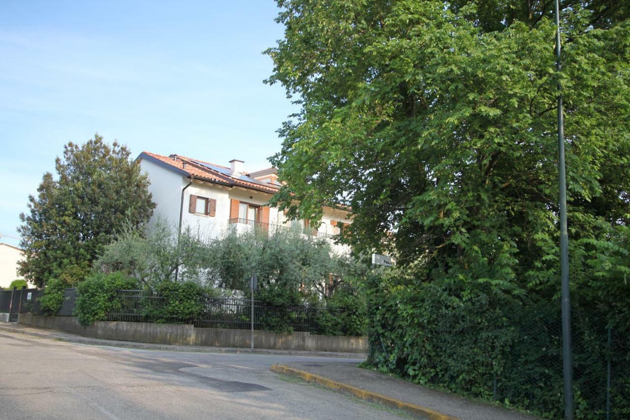 La Casa Bianca Loc.Turistica Apartamento Peschiera del Garda Exterior foto