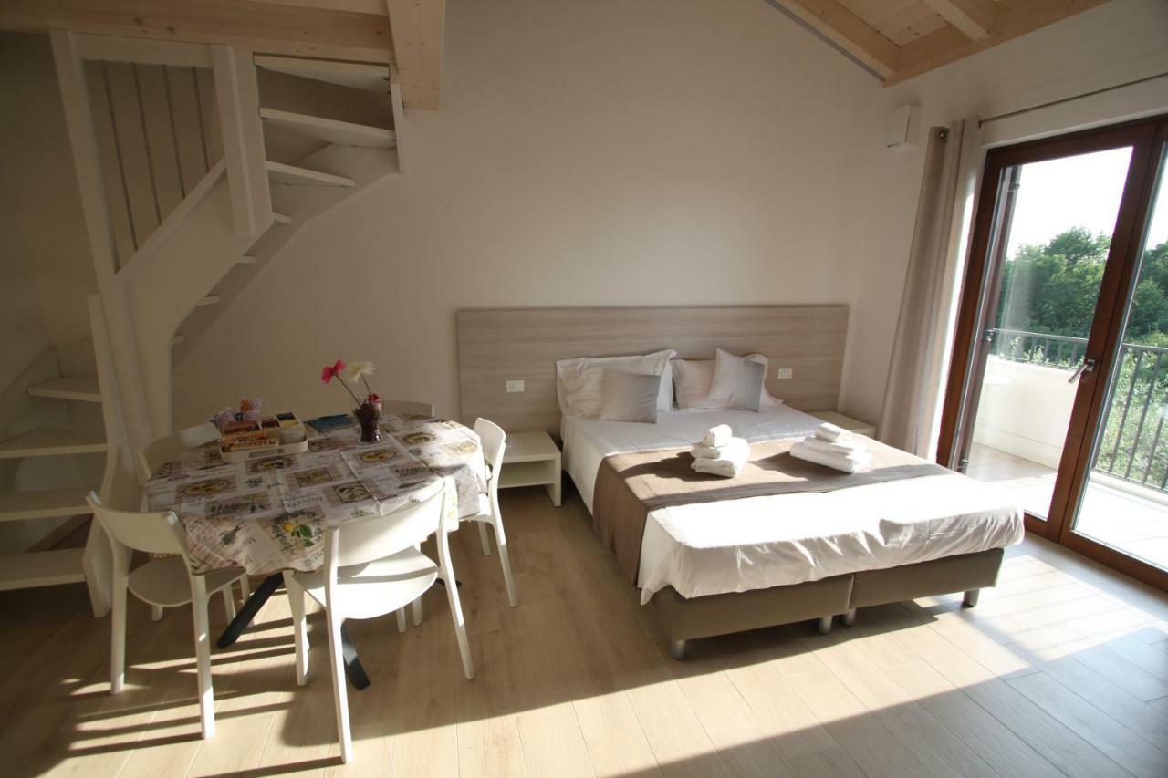 La Casa Bianca Loc.Turistica Apartamento Peschiera del Garda Exterior foto